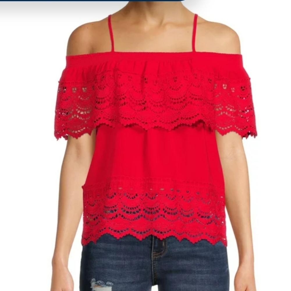 No boundaries Red lace off the shoulder top M adjustable straps